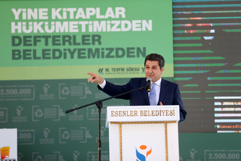 DEFTERLERİ HABABAM SINIFI DAĞITTI