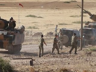 Suriye Sınırında Askerler Bayramlaştı