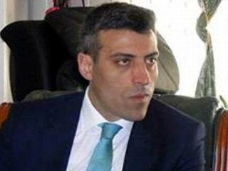 Başkonsolos Yılmaz'ın Başına Silah Dayamışlar