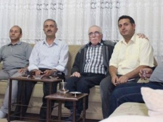 Türk Rehinelerin Evlerinde Büyük Sevinç