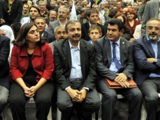HDP'li 3 Vekil Grevde!