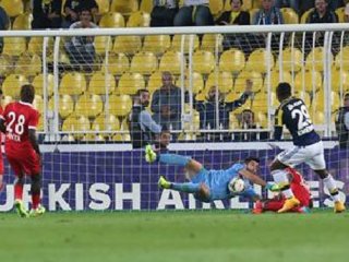 Fenerbahçe'de Emenike Gerginliği