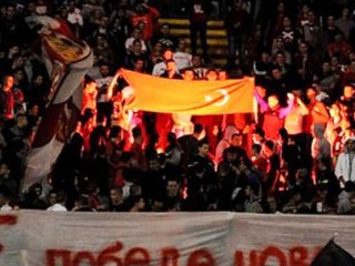 Türk bayrağı Yakıp O Takıma Küfrettiler!