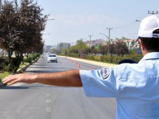 Radara yakalanan sürücüler acile koşuyor