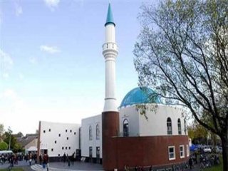 Cami Önüne Domuz Leşi