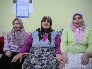 Görme Engelli 3 Kızına 40 Yıldır Işık Oluyor