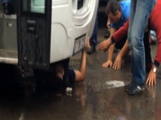 Otobüsün Altında Kaldı