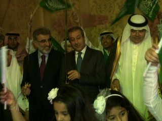 Bakan Yıldız ve Bakan Eker'den Kılıç Dansı