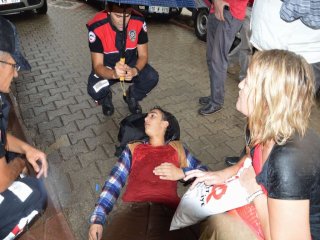Edremit’te Öğrenciler Tekme Tokat Birbirlerine Girdi