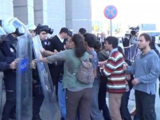 Adliye Önünde Eyleme Polisten Müdahale