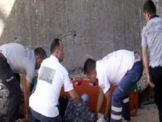 72 Yaşındaki Kadını Köprüden Aşağı Attı