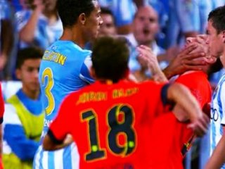 Messi'yi Çenesinden Tutup Yere Serdi! TIKLA/İZLE