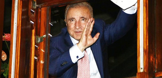 Aysal'dan Aziz Yıldırım'a taş!