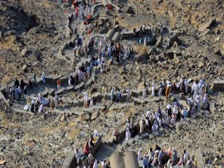 Hacı Adaylarının Hira Mağarası Heyecanı