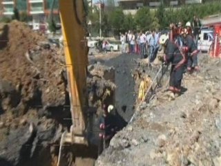 İSKİ Çalışmasında Göçük! 1 İşçi Göçük Altında