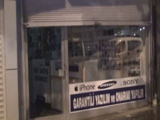 Camını Kırdıkları İşyerindeki Telefonları Çaldılar