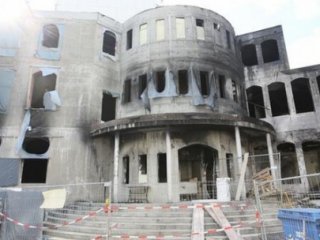 İsveç'te Cami Kundaklandı!