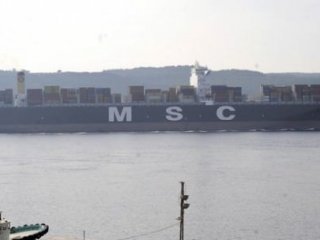 Dev Konteyner Gemisi Boğaz'dan Geçti