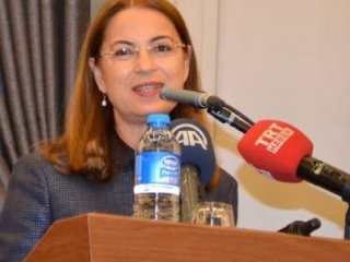 Ayşenur İslam Tarih Verdi