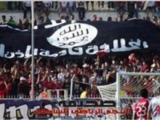 Tribünde Dev IŞİD Bayrağı Açtılar!