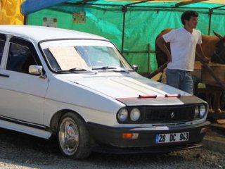 Kurban Pazarında Görenleri Şaşırtan İlan!