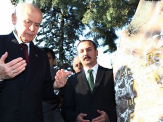 Devlet Bahçeli, Türkeş'in Mezarını Ziyaret Etti