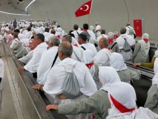 Hacılar, Şeytan Taşlamaya Başladı