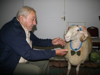 Koçunu Bayramlaşmaya Çıkardı