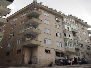 Damdan Düşen Keçi, Öldürdü