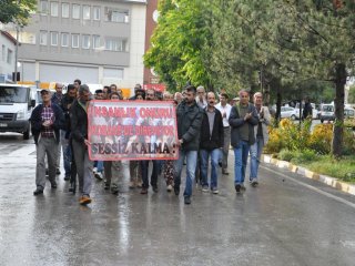 Tunceli’de IŞİD Saldırıları Yol Kapatma Eylemiyle Protesto Edildi