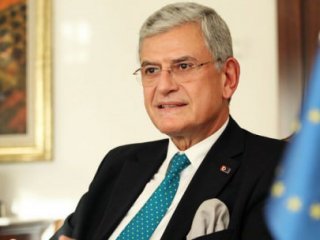 Kim Bu Bakan? Tam Bir Fanatik Çıktı
