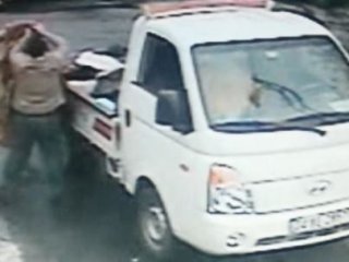 Camiye Bağışlanan Derileri Çaldılar