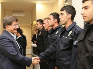 Davutoğlu Polislerle Bayramlaştı