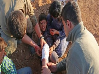 Vurulan Çocuğun Yardımına Mehmetçik Koştu