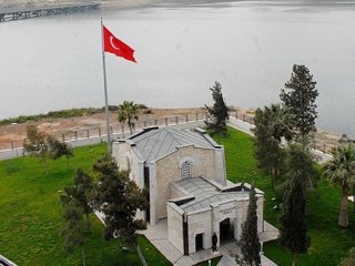 Süleyman Şah Türbesi'nin Etrafı Sarıldı