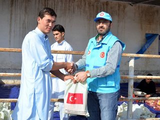 Afganistan'da 15 bin aileye kurban eti dağıtıldı