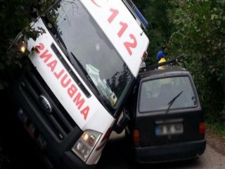 Ambulans Devrildi: 2 Ölü, 3 Yaralı