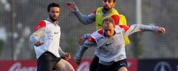 A Millilerin Çek Mesaisi Sürüyor