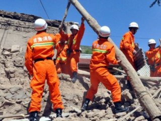 Çin'de Deprem: 1 Ölü, 324 Yaralı