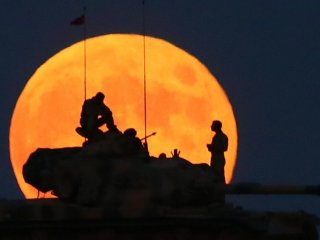 Sınıra Tank ve Zırhlı Araçlar Yerleştirildi