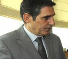 Yılana Sarıldılar