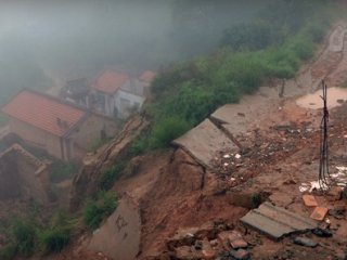 Çin'de Toprak Kayması:19 Ölü