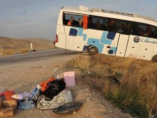 Sivas'ta Yolcu Otobüsü Devrildi: 36 Yaralı