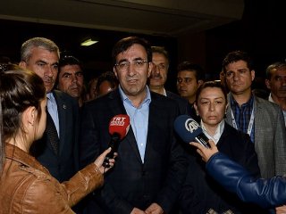 Bakan Yılmaz'dan Yaralı Emniyet Müdürüne Ziyaret