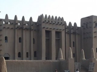 İşte Dünyanın En Büyük Kerpiç Camisi