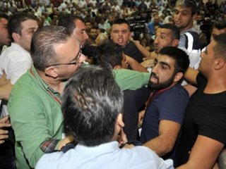 Antalya'da CHP Kongresinde Olaylar Çıktı