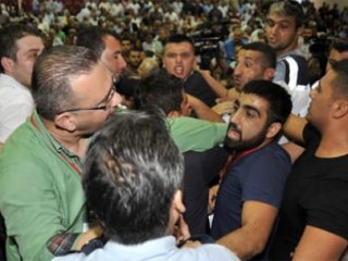 CHP Kurultayında Yine Kavga Çıktı