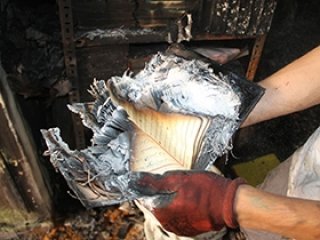 Aşağılık Hainler Kur'an-ı Yaktılar