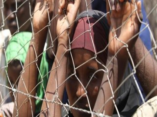 Almanya'da Mülteci Yurduna Molotoflu Saldırı