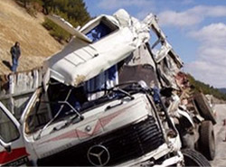 Uyuşturucu taşıyan kamyon kaza yaptı: 15 ölü